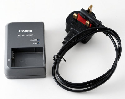 01 Canon Battery Charger CB-2LZE.jpg