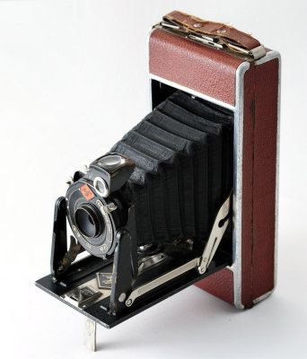 01 Agfa Billy Folding 120 Roll Film Camera.jpg