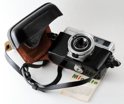 10 Minolta Autopak 700 126 Film Camera.jpg