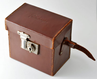 09 Pathescope H Cine Camera.jpg