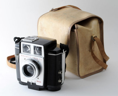 01 Kodak Brownie Twin 20 620 Roll Film Camera.jpg