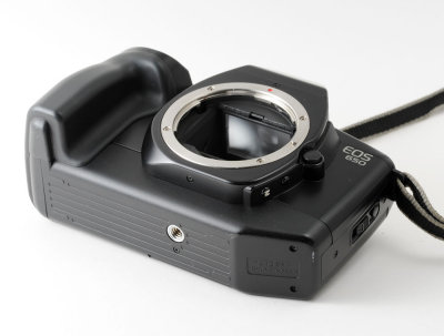 03 Canon EOS 650 Camera Body.jpg