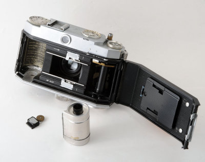 04 Agfa Karat 12 Rangefinder Camera.jpg