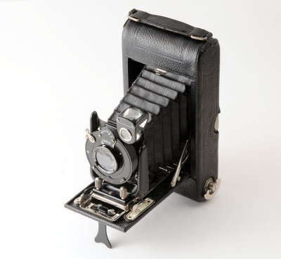 01 Barker's of Kensington Ensign Folding Roll Film Camera.jpg