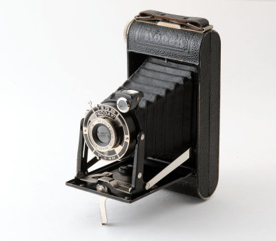 01 Kodak Junior 620 Roll Film Deco Camera.jpg