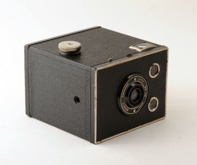 05 Kodak Brownie Junior SIX-20 Super Box Camera.jpg