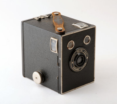 02 Kodak Brownie Junior SIX-20 Super Box Camera.jpg