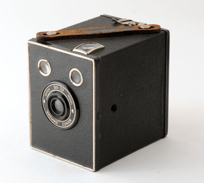 01 Kodak Brownie Junior SIX-20 Super Box Camera.jpg