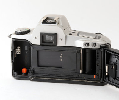 05 Canon EOS 500N SLR Body.jpg