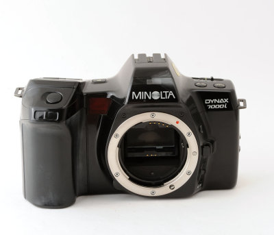01 Minolta Dynax 7000i SLR Camera Body.jpg