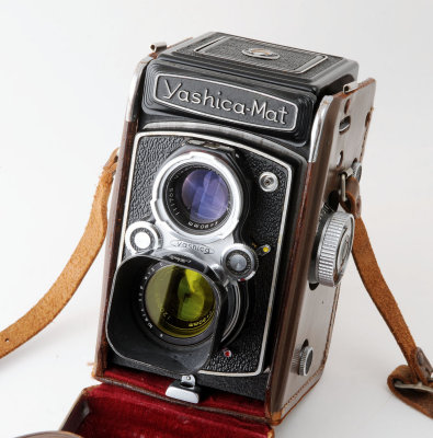14 Yashica Mat TLR  Camera.jpg