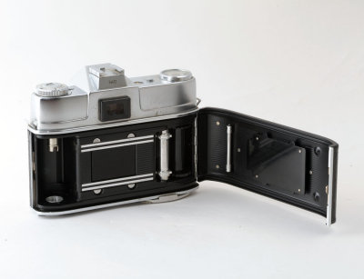 04 Kodak Retina Reflex III 35mm Camera with Xener Lens.jpg