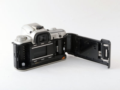 05 Pentax MZ-50 SLR Camera Body.jpg