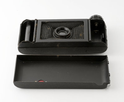 07 Kershaw Penguin Eight 20 Folding Roll Film Camera with Case.jpg