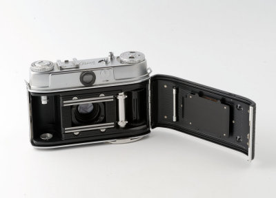 07 Kodak Retina 1b 35mm Camera with Case.jpg