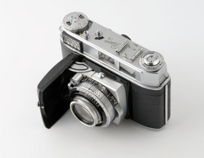 03 Kodak Retina 1b 35mm Camera with Case.jpg
