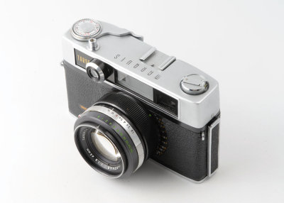 03 Taron Marquis 35mm Rangefinder Camera with Case.jpg