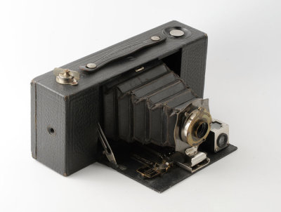 04 Kodak No. 2A Folding Pocket Brownie Camera.jpg