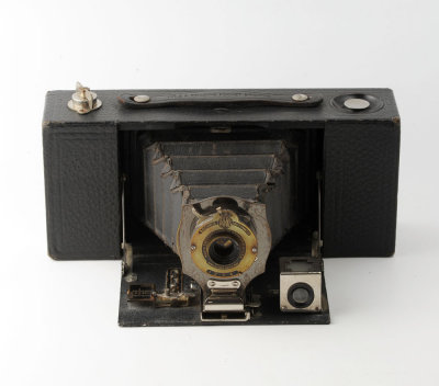 01 Kodak No. 2A Folding Pocket Brownie Camera.jpg