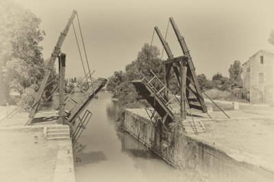 arles - pont Van Gogh.jpg