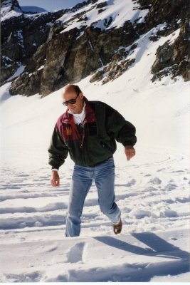 072 Stefan trying to walk on glacier
