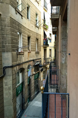 Vue du balcon de notre hôtel dans le vieux Barcelone.