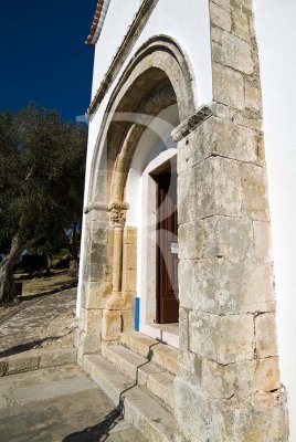 Trechos Romnicos da Igreja de Santa Maria do Castelo e So Miguel (MN)
