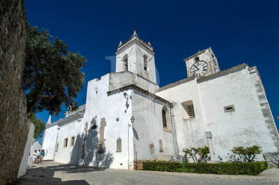 As Duas Torres da Igreja de Santa Maria do Castelo (MN)