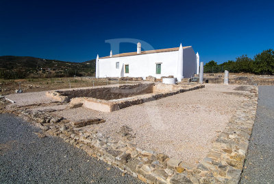 Ruinas Romanas de Milreu - O Peristilo e a Casa Rural Quinhentista (MN)