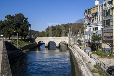 Ponte do sc. XVII sobre o rio Jamor (IM)