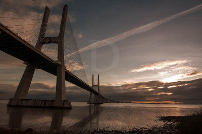 A ponte Vasco da Gama numa manh de dezembro