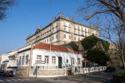 A Escola Primria e o Mosteiro de Santa Clara