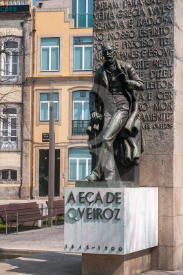 Monumento a Ea de Queirs (Arqut.s Bento de Almeida e Victor Palla, em colaborao com o escultor Leopoldo de Almeida - 1950)
