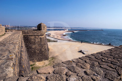 O Forte de So Joo Baptista, a Praia e a Ermida de N. S. da Guia
