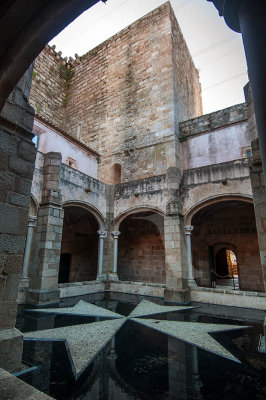 Claustro do Mosteiro de Flor da Rosa (MN)