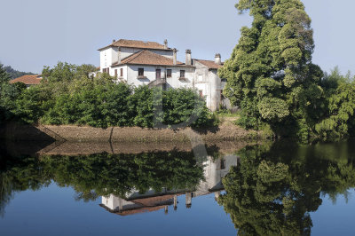 Casa Brasonada na R. Cabedo e Lancastre