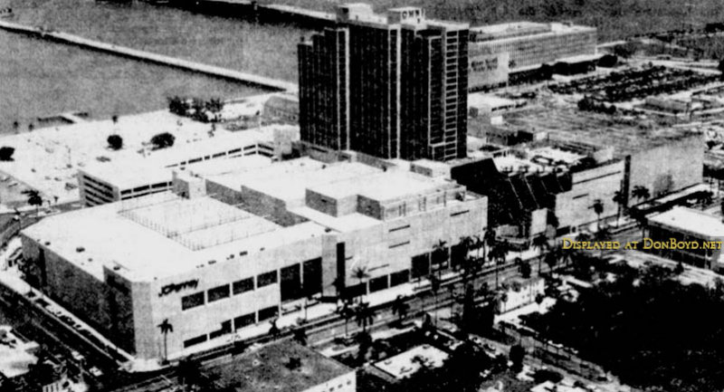 Late 1970s - the Omni Mall, anchored by J. C. Penney on the north end and the existing Jordan Marsh store on the south end