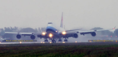 MIA Airfield Tour - China Airlines Cargo B747-409F(SCD) B-18722 landing in the rain on runway 27 at MIA