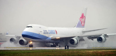 MIA Airfield Tour - China Airlines Cargo B747-409F(SCD) B-18722 reversing thrust in the rain on runway 27 at MIA