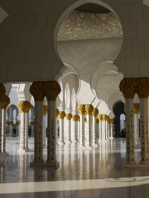 Inner Courtyard, Syed Zayad Grand Mosque, Abu Dhabi UAE.