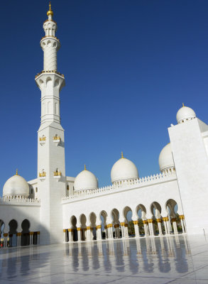 Courtyard, Syed Zayad Grand Mosque, Abu Dhabi, UAE.
