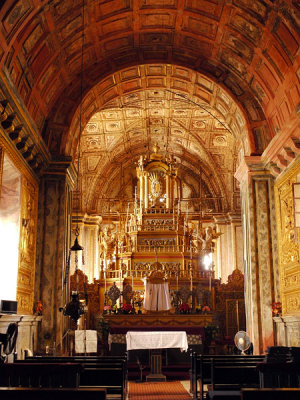 Altar, Se Cathedral, Goa, India.