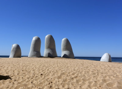 Monumento los Dedos, Playa Brava, Punta del Este, Uruguay.