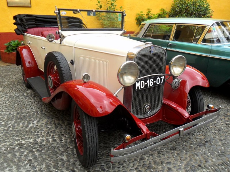 UNKNOWN VINTAGE CAR