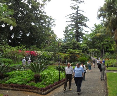 STROLLING IN THE PRESIDENT'S PALACE GARDENS