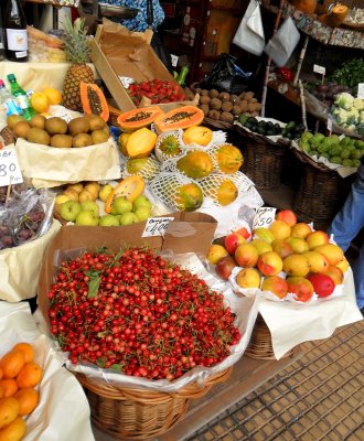 FRESH CHERRIES & PASSION FRUIT