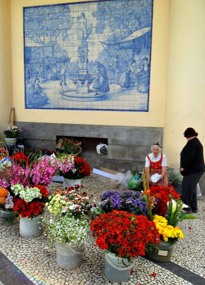 FLOWER LADY BY THE MARKET