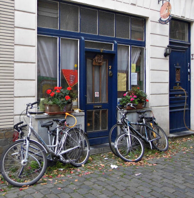 COLOURFUL BUILDING IN THE PATERSHOL DISTRICT