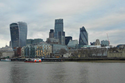 SKYSCRAPER CLUSTER BY THE THAMES