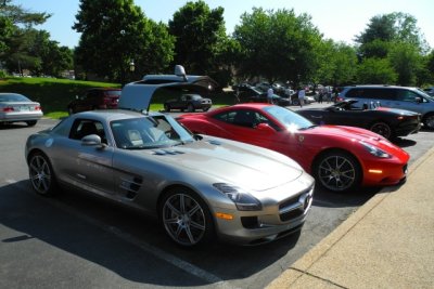 Mercedes-Benz SLS AMG and Ferrari California (8009)